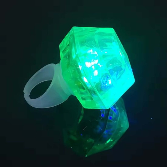 Kristal Tasarımlı Led Işıklı Yeşil Yüzük Kristal Tasarımlı Led Işıklı Yeşil Yüzük